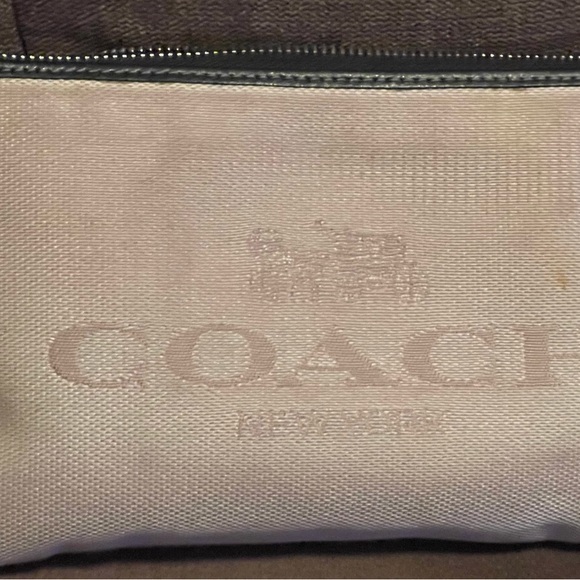 Mollie Colorblock Bucket Bag. - Picture 3 of 9